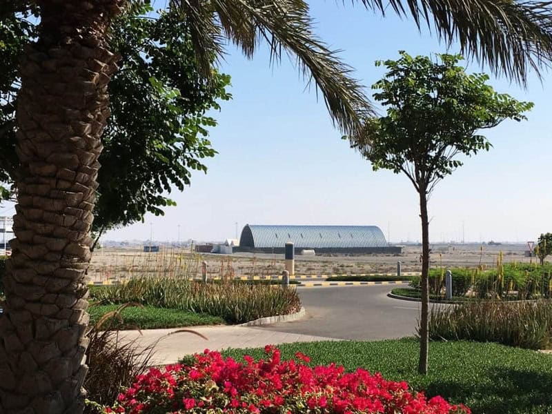 Oblouková ocelová montovaná armádní hala v opuštěném prostředí, samonosná konstrukce HUPRO SYSTEMS SE