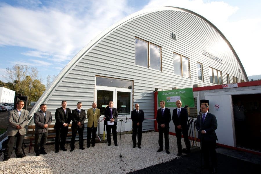 Montovaná ocelová hokejová hala Budapešť s posilovnou při slavnostním otevření, realizace společnosti HUPRO SYSTEMS SE.