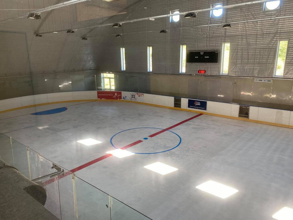 Montovaná ocelová hokejová hala Budapešť s ledovou plochou a moderním zázemím, realizace společnosti HUPRO SYSTEMS SE.