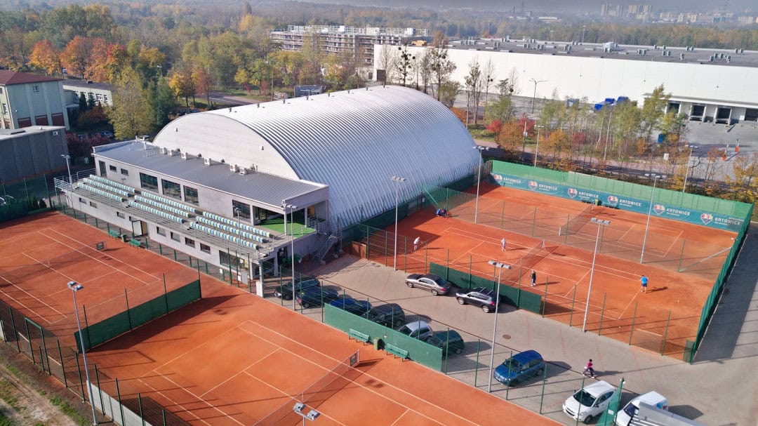 Montovaná oblouková ocelová tenisová hala Katowice, Polsko – realizovala společnost HUPRO SYSTEMS SE.