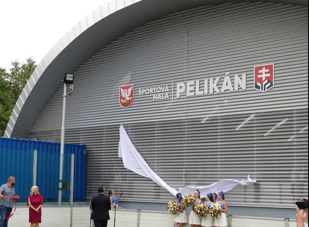 Sportovní hala Pelikán v Hanušovcích nad Topľou při slavnostním otevření, postavená systémem HUPRO SYSTEMS SE.