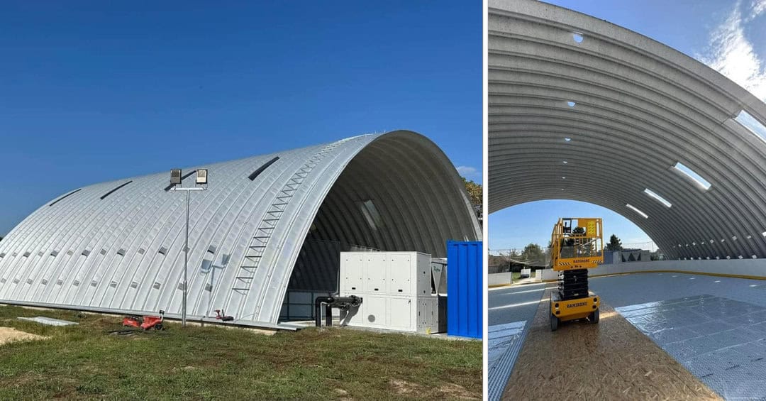 Oblouková ocelová hala ve výstavbě v obci Šoporňa s montovanou samonosnou konstrukcí, realizace HUPRO SYSTEMS SE.