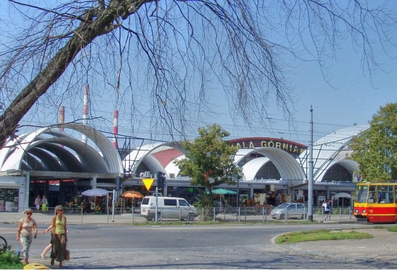 Ocelová montovaná oblouková hala Hala Górniak využitá jako tržnice, realizace HUPRO SYSTEMS SE.