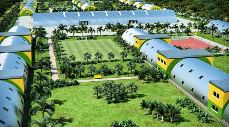 Montované obloukové ocelové haly s moderním designem a sportovním hřištěm, realizace HUPRO SYSTEMS SE.