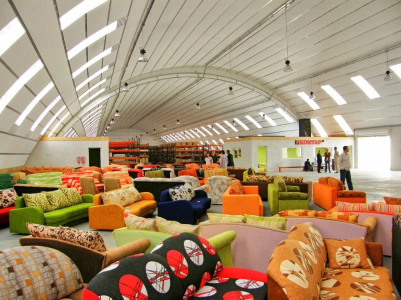 Ocelová oblouková montovaná skladová hala s nábytkem a regálovým systémem, realizace HUPRO SYSTEMS SE