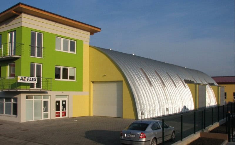 Ocelová oblouková montovaná skladová hala propojená s administrativní budovou, realizace HUPRO SYSTEMS SE