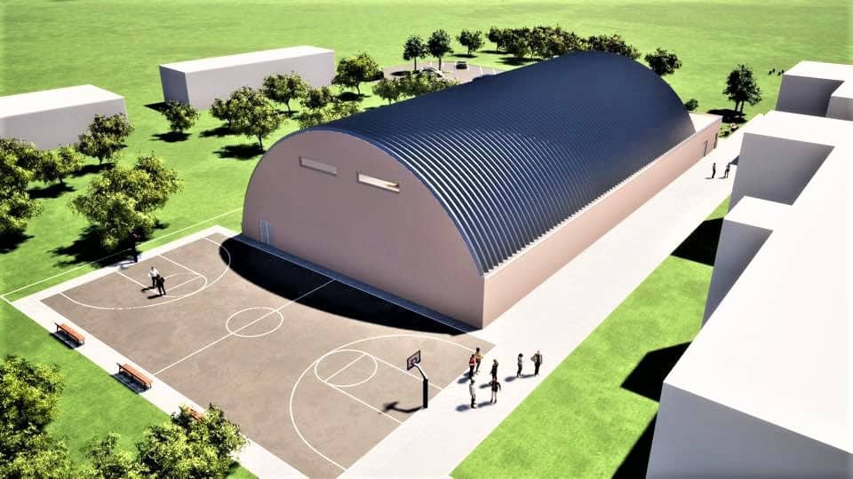 Vizualizace moderní obloukové sportovní haly Koprivnica s venkovním hřištěm na basketbal, realizace HUPRO SYSTEMS SE.