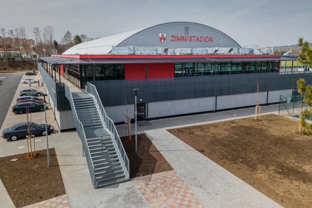 Zimní stadion Vyškov – moderní oblouková montovaná ocelová hala realizovaná firmou HUPRO SYSTEMS SE.