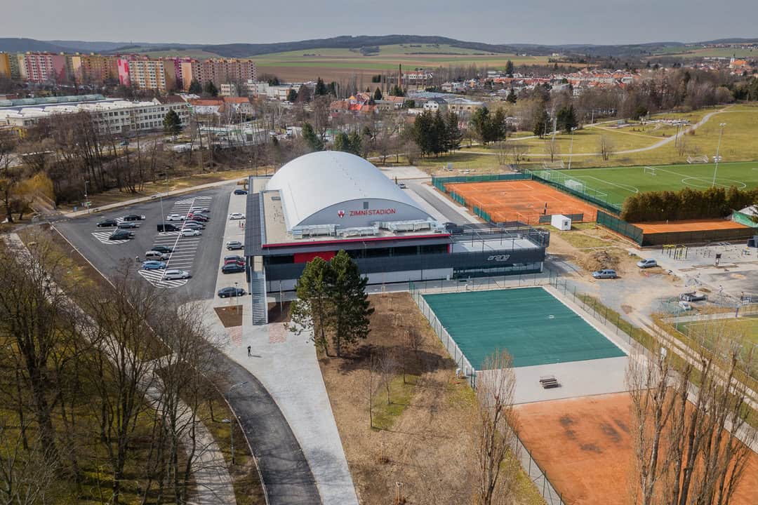 Zimní stadion Vyškov – moderní oblouková montovaná ocelová hala, kterou realizovala firma HUPRO SYSTEMS SE. Leží v areálu s tenisovými a fotbalovými hřišti a nabízí moderní zázemí pro sport i veřejnost.